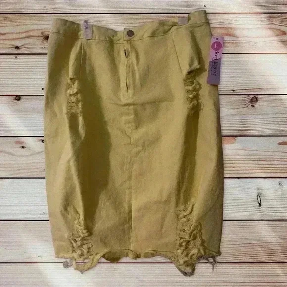 JEANS SKIRT SIZE LARGE YELLOW WITH DISTRESS - Picture 2 of 2